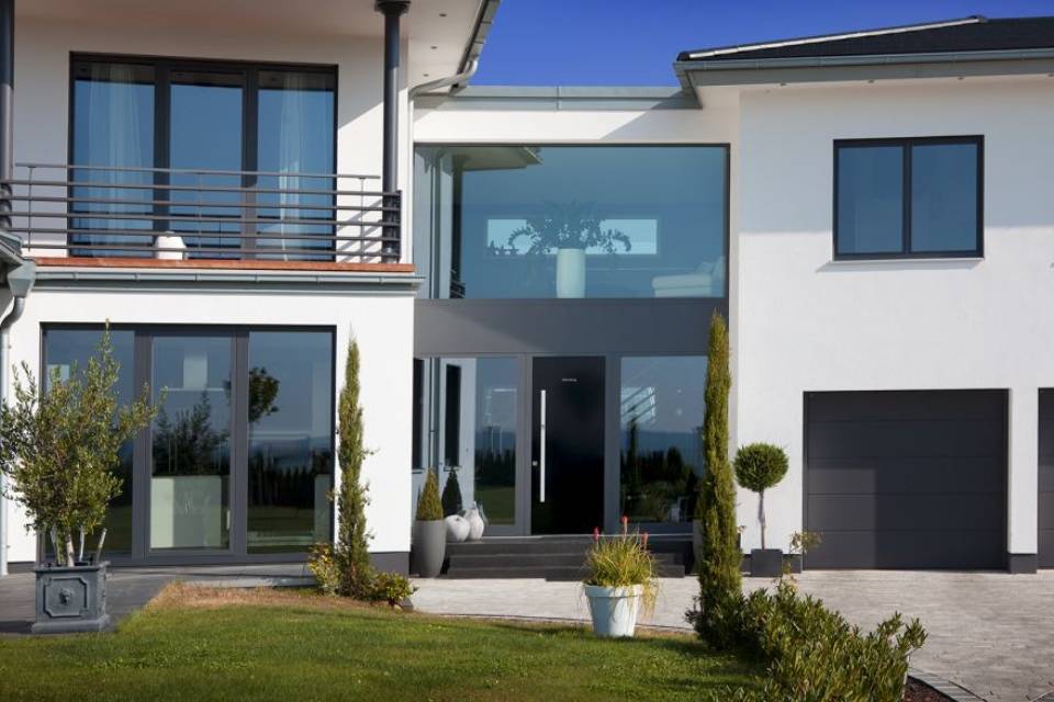 Glas- und Fensterarbeiten